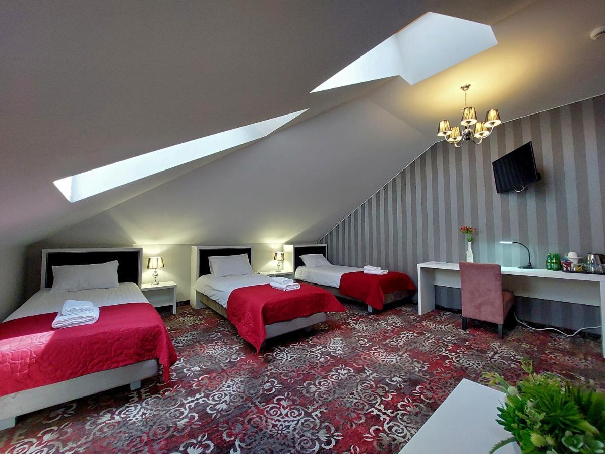 Hotel Lord Радом Екстериор снимка