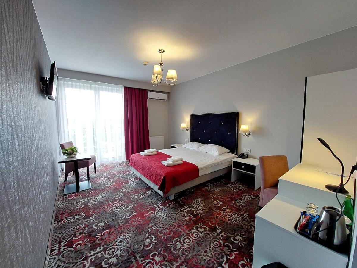 Hotel Lord Радом Екстериор снимка