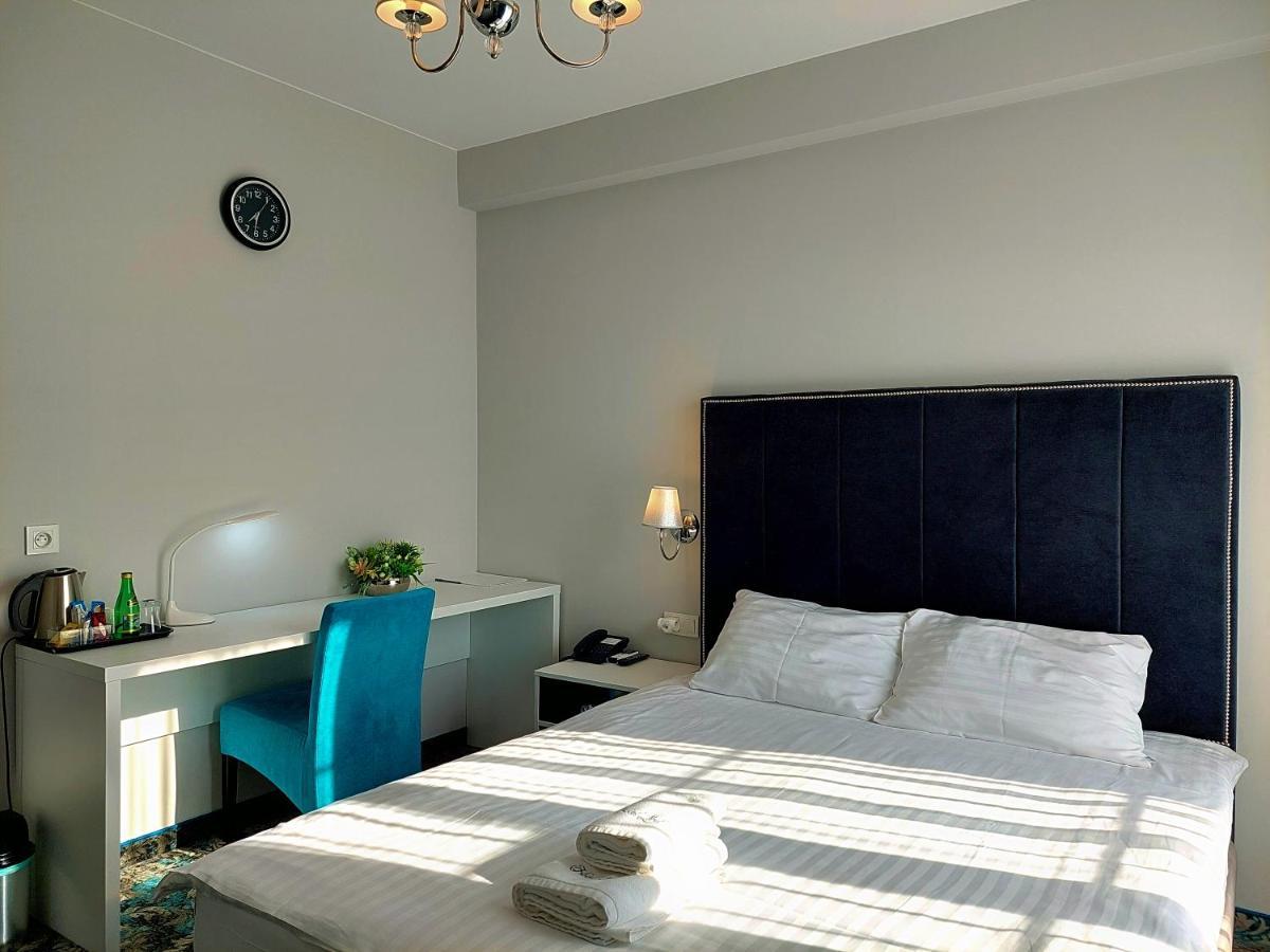 Hotel Lord Радом Екстериор снимка