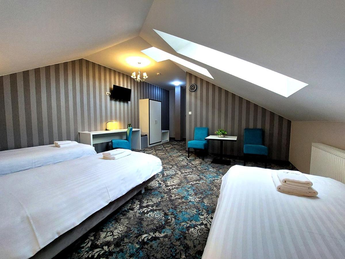 Hotel Lord Радом Екстериор снимка