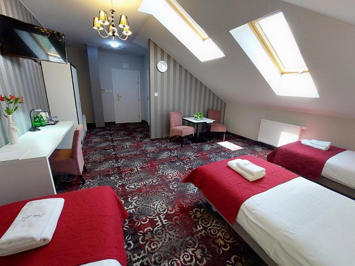 Hotel Lord Радом Екстериор снимка