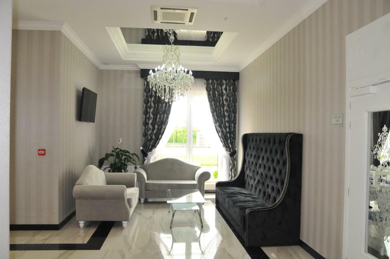 Hotel Lord Радом Екстериор снимка