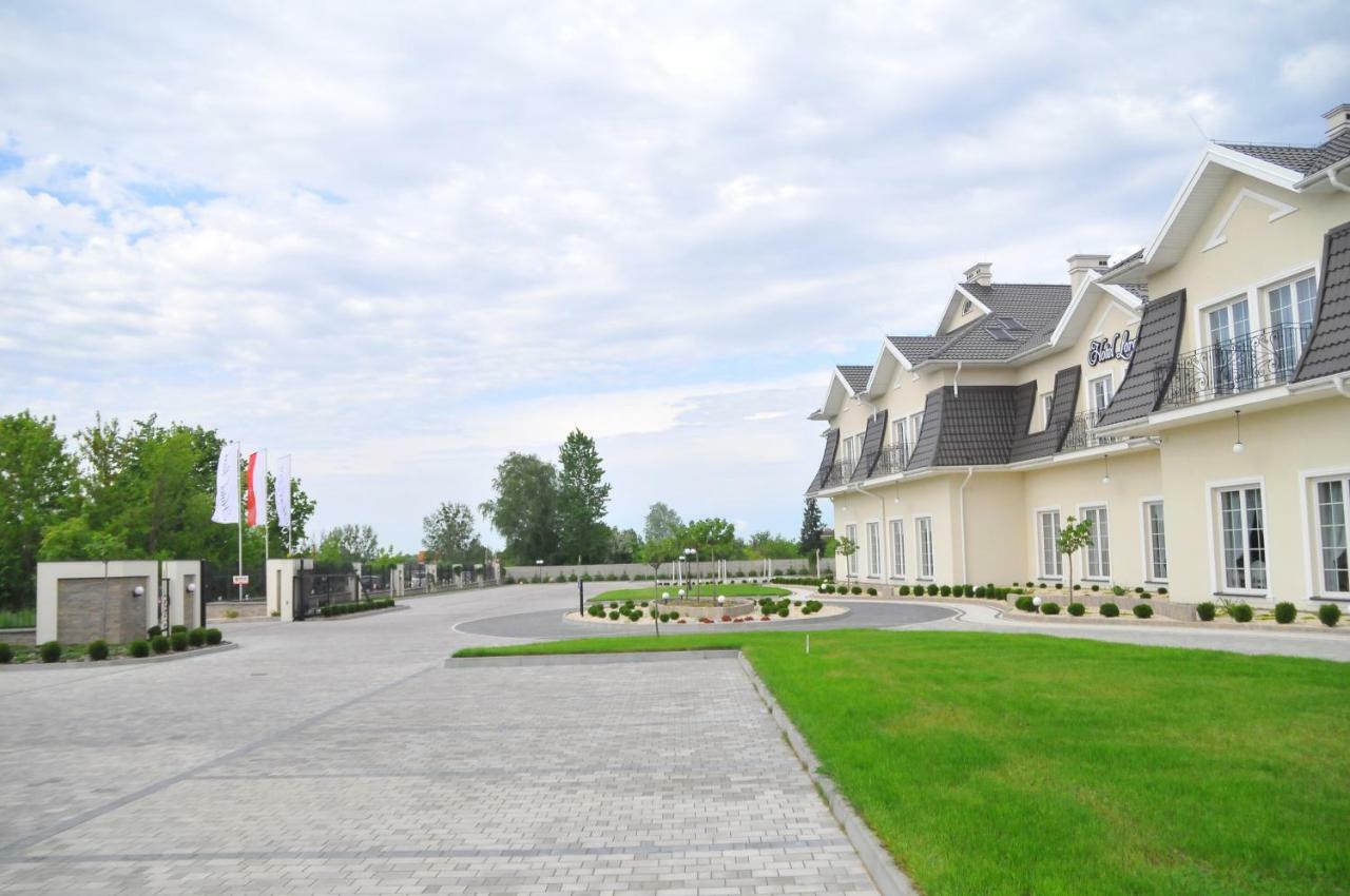 Hotel Lord Радом Екстериор снимка