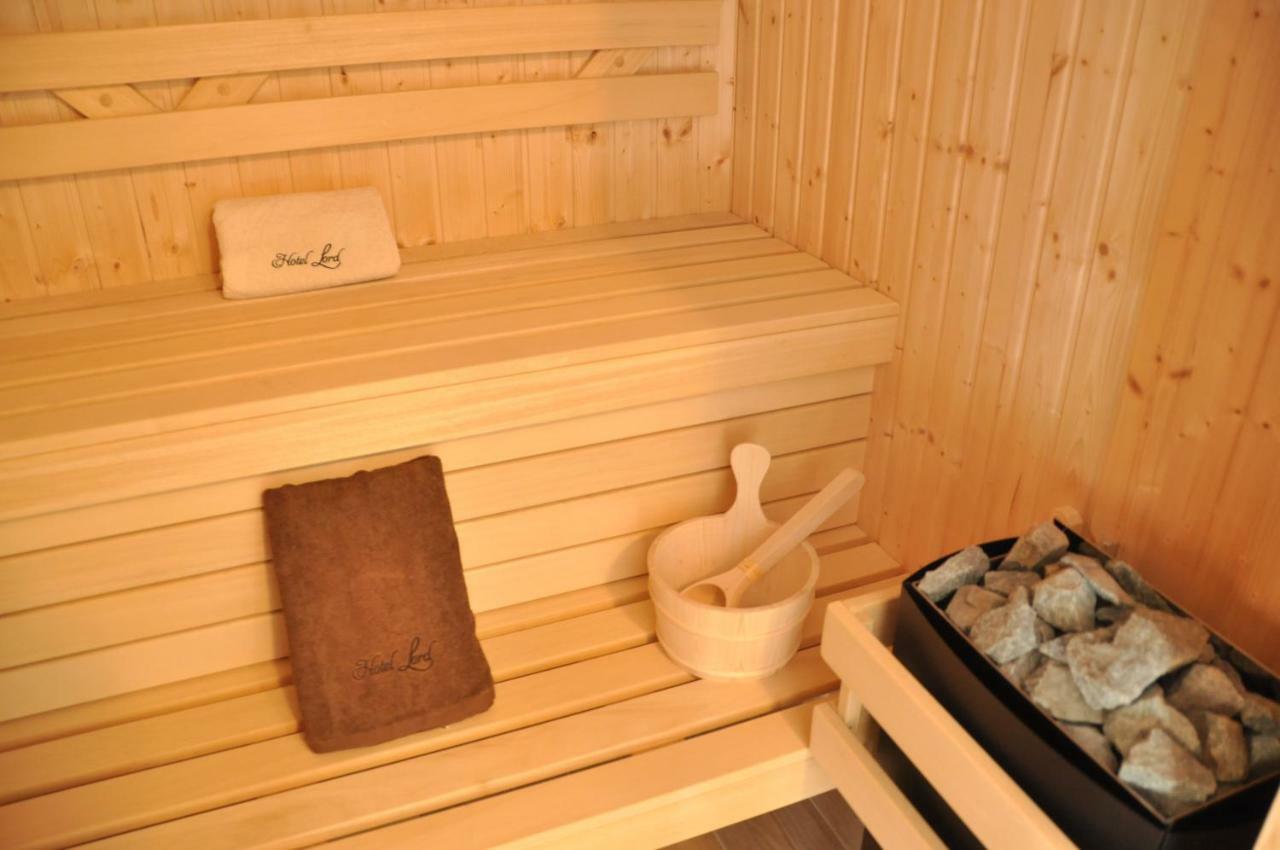 Hotel Lord Радом Екстериор снимка